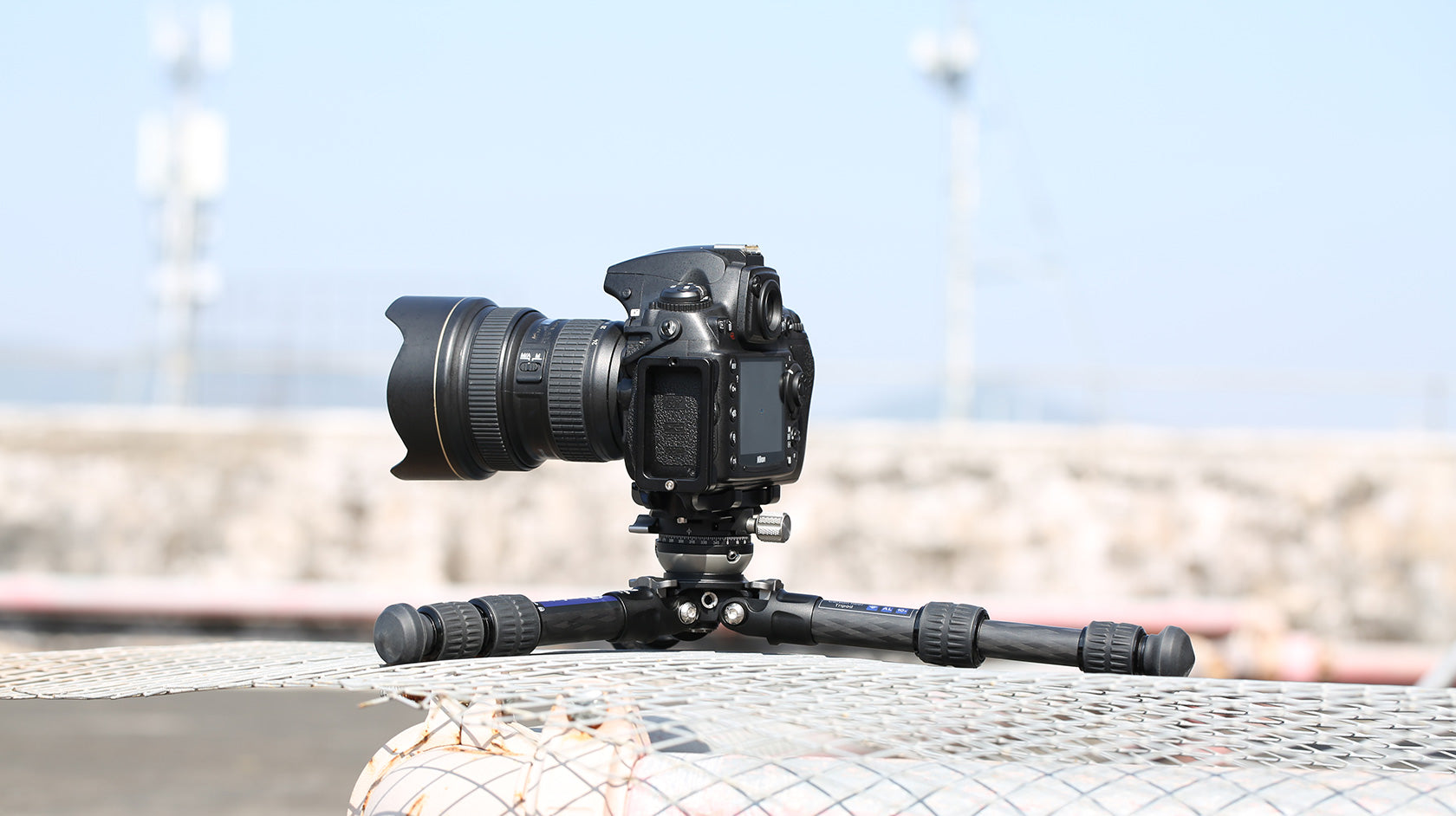 Leofoto LS-223CEX Table/Ground Mini Tripod with Integrated Leveling Base