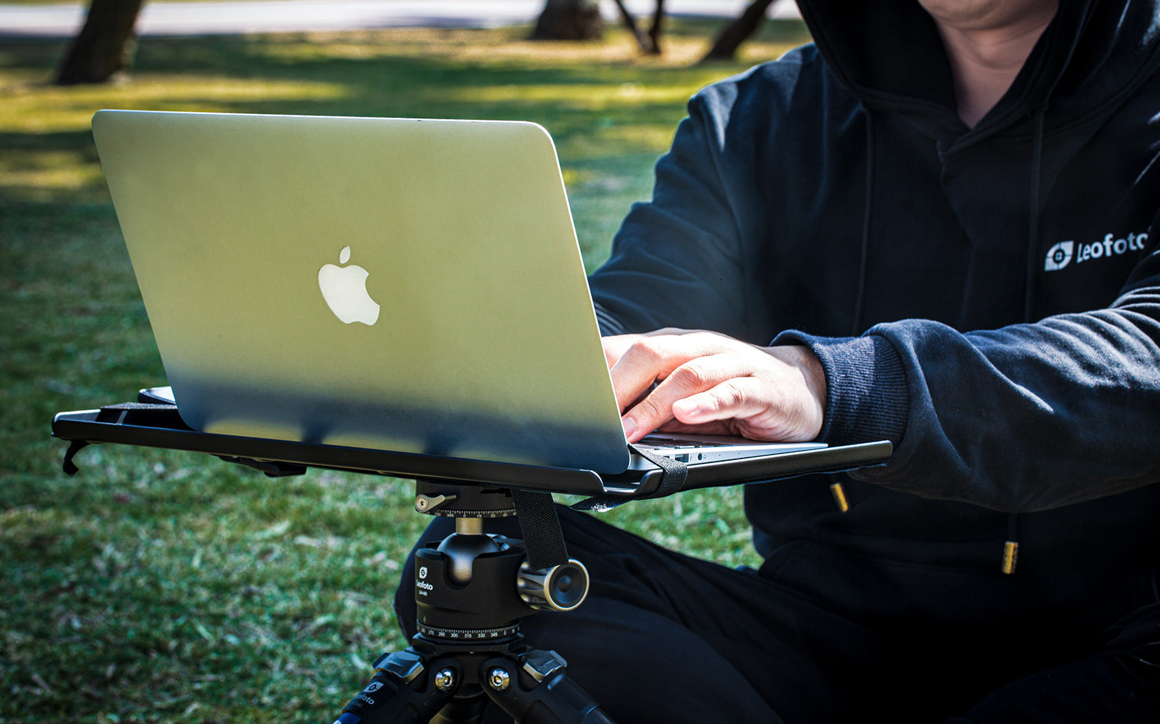 Leofoto LCH-2S 16" Laptop / Projector Tray / Combined with Tripod 3/8" Mounting Socket / Arca Swiss Dovetail