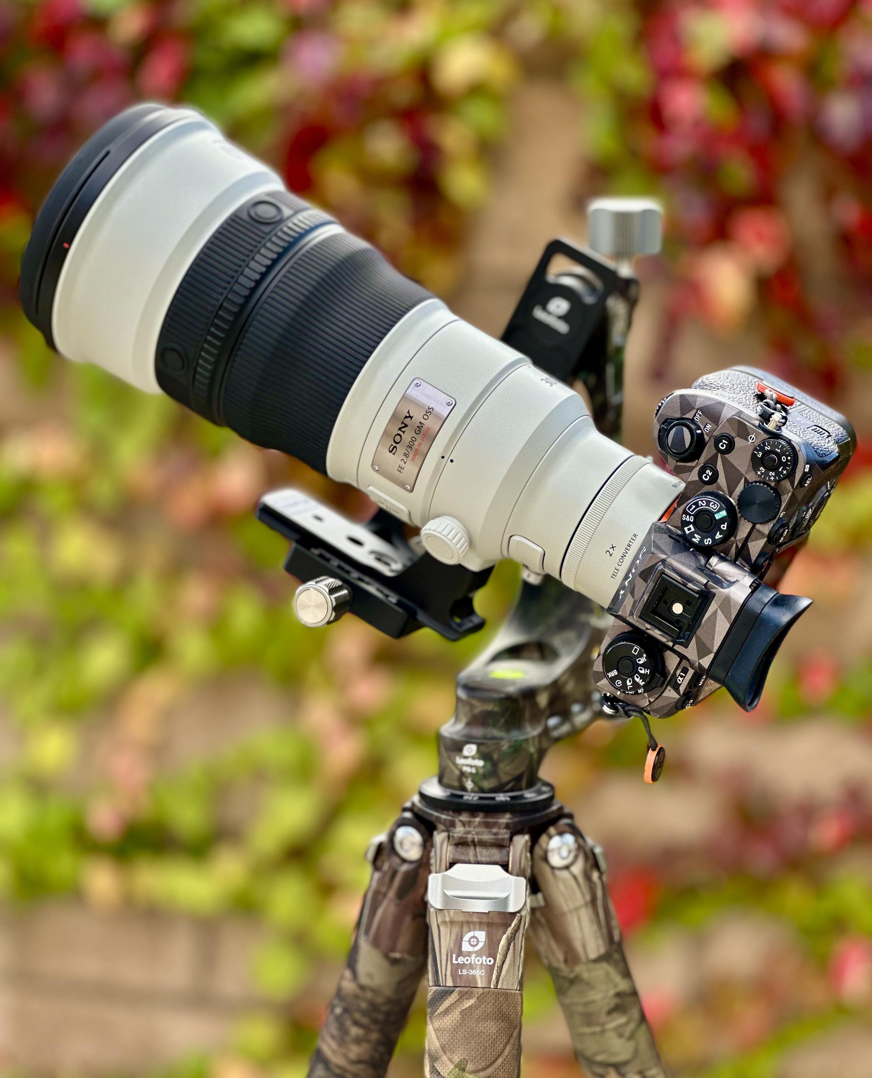 Leofoto SF-01 Replacement Lens Foot for SONY FE 70-200mm F/2.8 GM I&II, FE 100-400mm F/4.5-5.6 GM & FE 300mm F2.8 GM, FE 300mm F/2.8 GM OSS, FE 50-150mm F2 GM