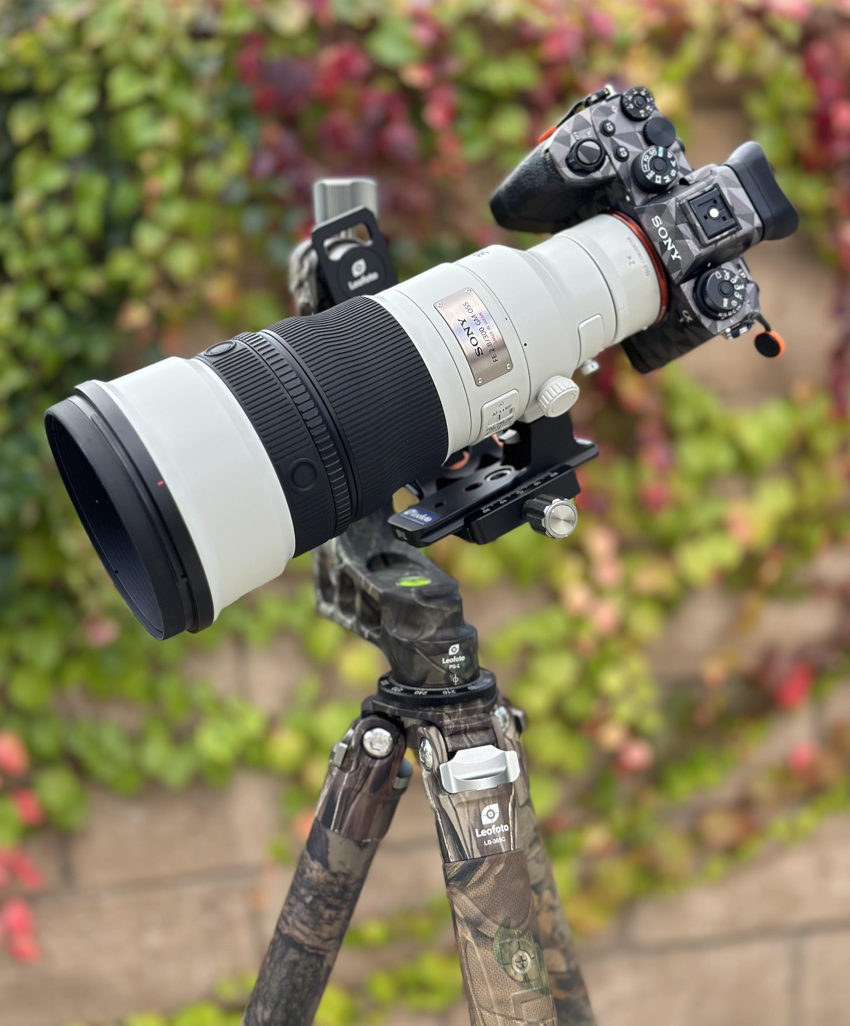 Leofoto SF-01 Replacement Lens Foot for SONY FE 70-200mm F/2.8 GM I&II, FE 100-400mm F/4.5-5.6 GM & FE 300mm F2.8 GM, FE 300mm F/2.8 GM OSS, FE 50-150mm F2 GM