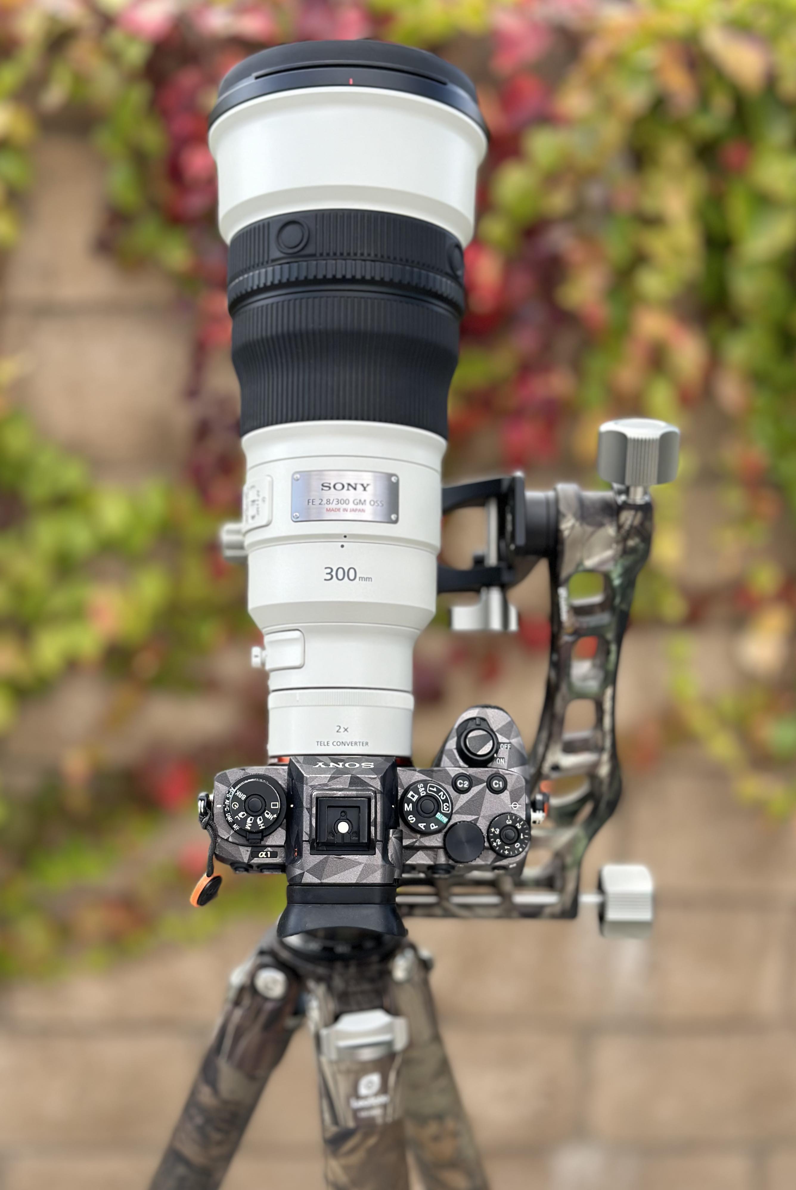 Leofoto SF-01 Replacement Lens Foot for SONY FE 70-200mm F/2.8 GM I&II, FE 100-400mm F/4.5-5.6 GM & FE 300mm F2.8 GM, FE 300mm F/2.8 GM OSS, FE 50-150mm F2 GM