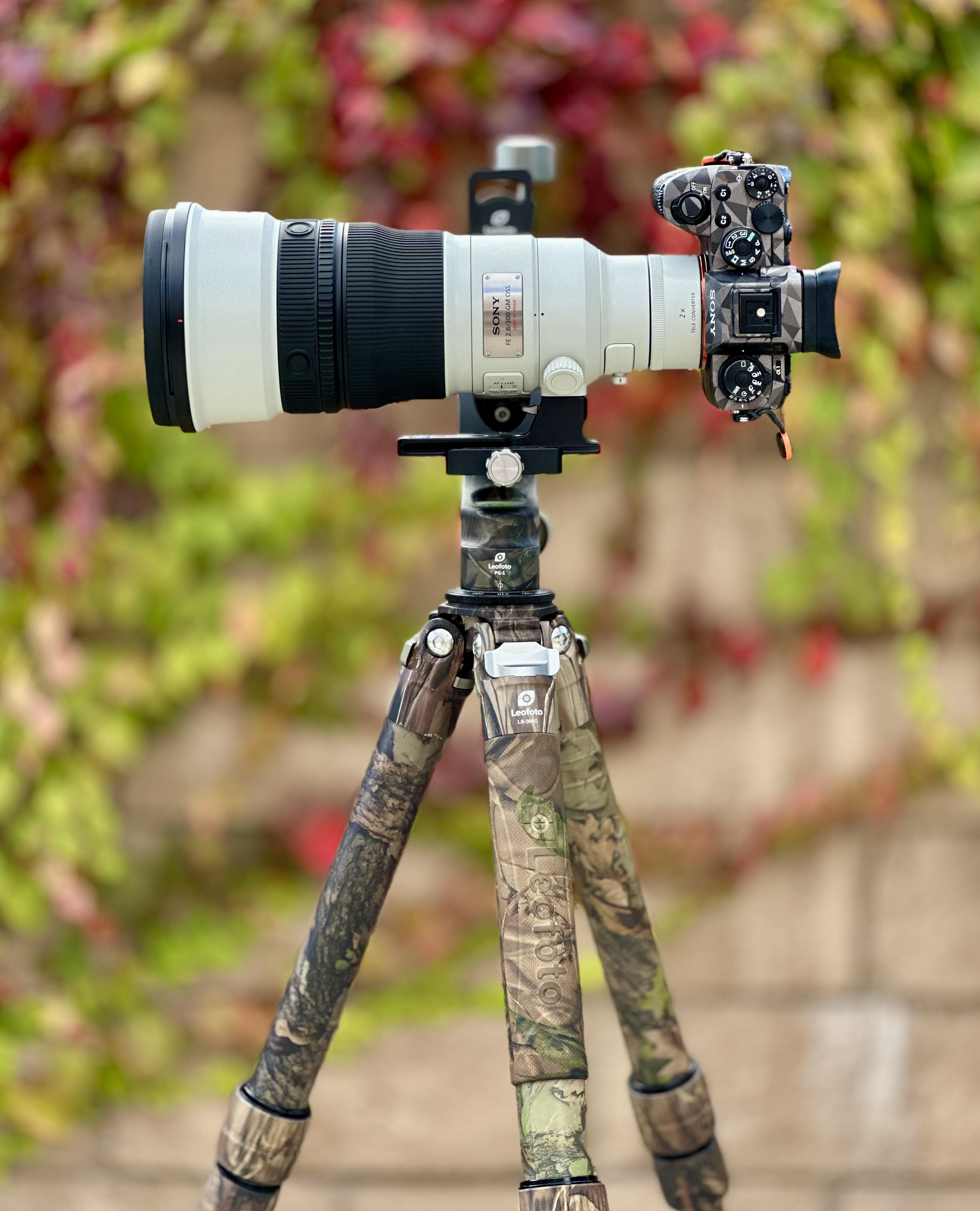 Leofoto SF-01 Replacement Lens Foot for SONY FE 70-200mm F/2.8 GM I&II, FE 100-400mm F/4.5-5.6 GM & FE 300mm F2.8 GM, FE 300mm F/2.8 GM OSS, FE 50-150mm F2 GM