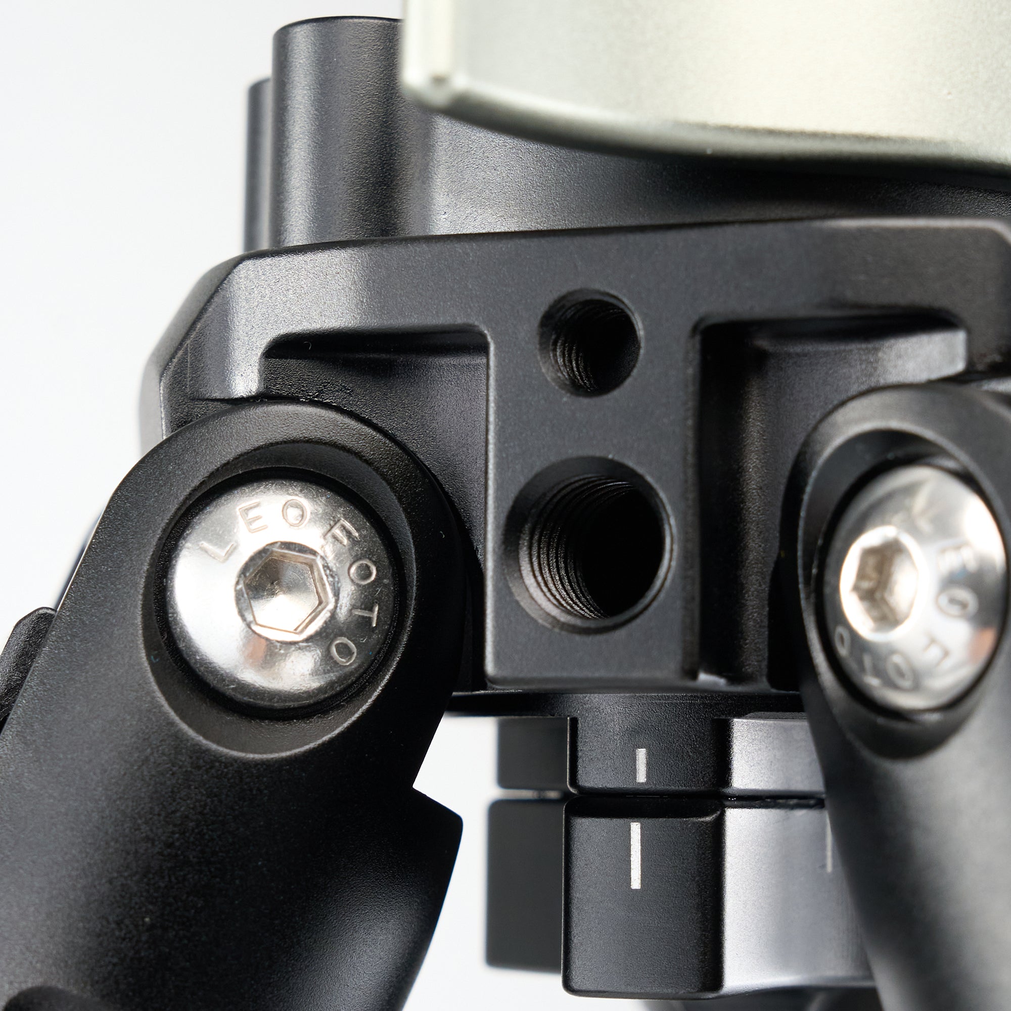 Leofoto STO-322CX Inverted Outdoors Series Carbon Fiber Tripod with Integrated Lever-Control Ballhead | Leg Tube Diameter: 32/36 mm