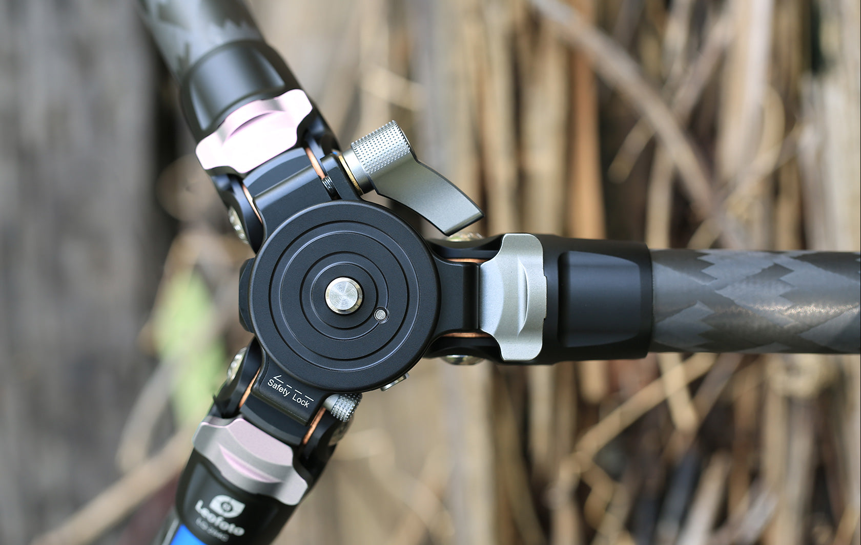 Leofoto LQ-284C Premium Carbon Fiber Tripod with Quick Swap Center Column+Apex Platform and Tripod Bag