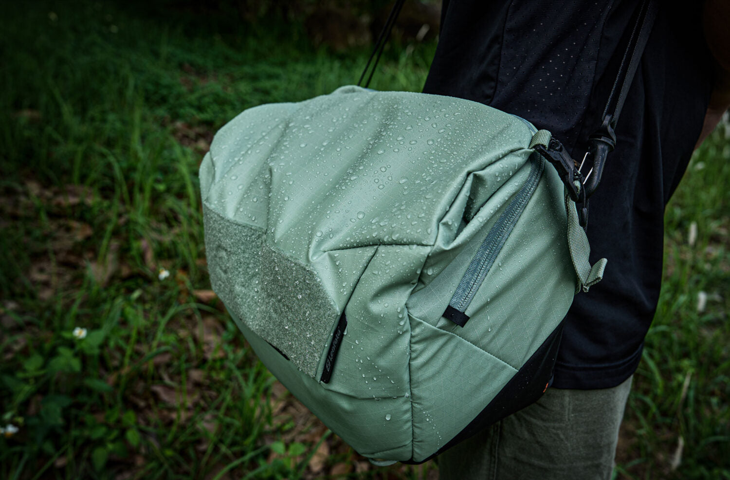 Leofoto 11L Sling Camera Bag (Matte Black, Cream Beige, Mint Green)